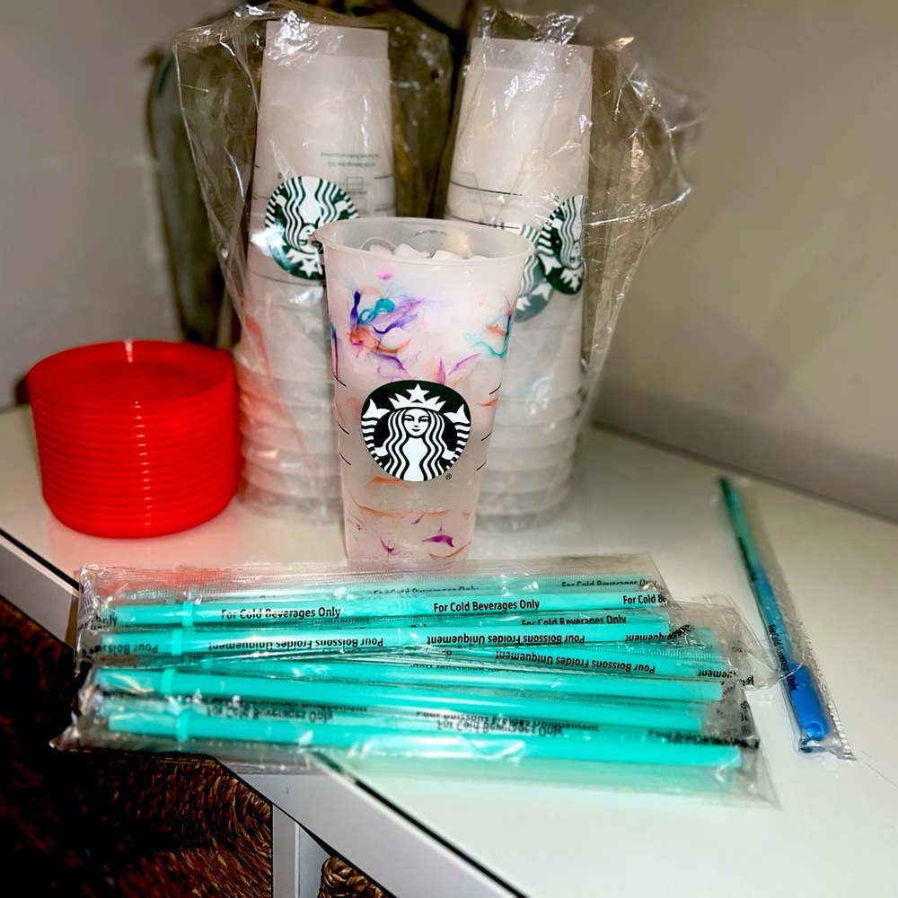 14 Starbucks swirl color changing 24oz cups & color changing straws!